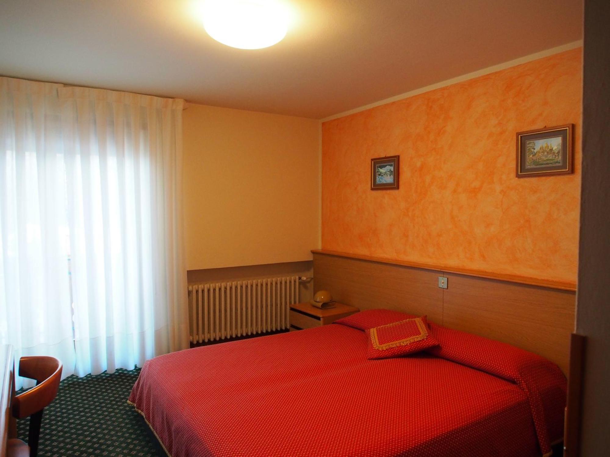 Hotel Belvedere Roana Ruang foto
